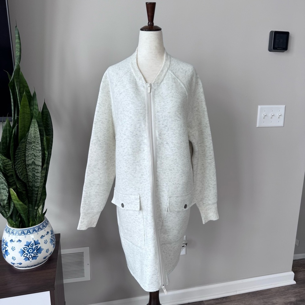 Lululemon 🍋 Weekend Wander Jacket - Color: Heathered Light Ivory / Silver Ice - Picture 9 of 10